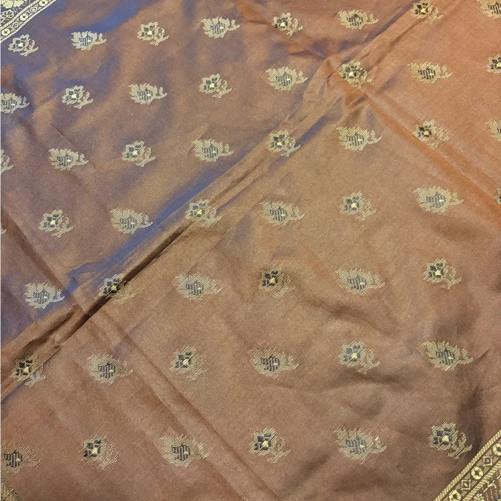 Elegant Brown Table Runner - Picture 3 of 3